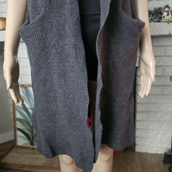 Aritzia WILFRED Gray Sleeveless Open Sweater Cardigan Vest Long Line 100% Wool - Picture 8 of 16